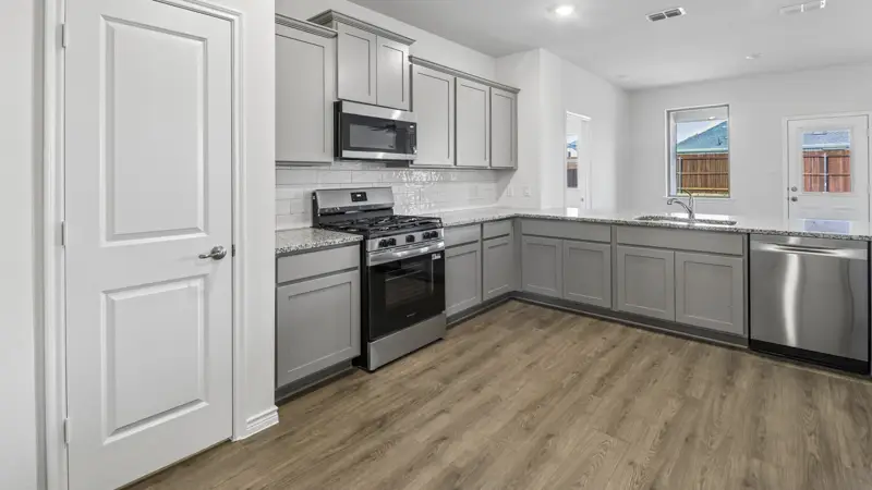 Medbourne at 4825 Silver Touch Rd, Aubrey, Texas: photo 2